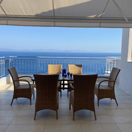 Vila Akoumaros Breeze Gythio Exteriér fotografie